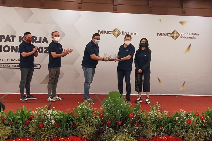 MNC Finance Rayakan...