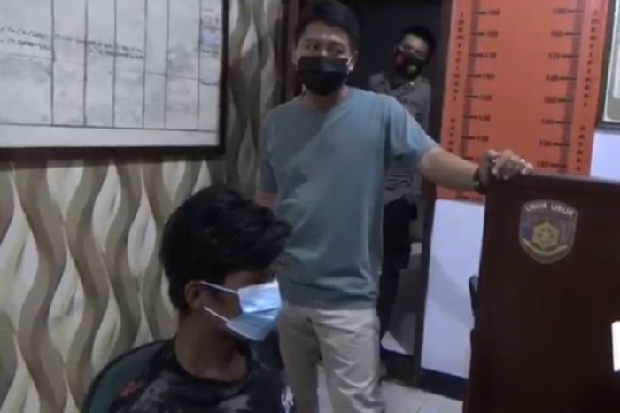 Nekat Curi Motor di...