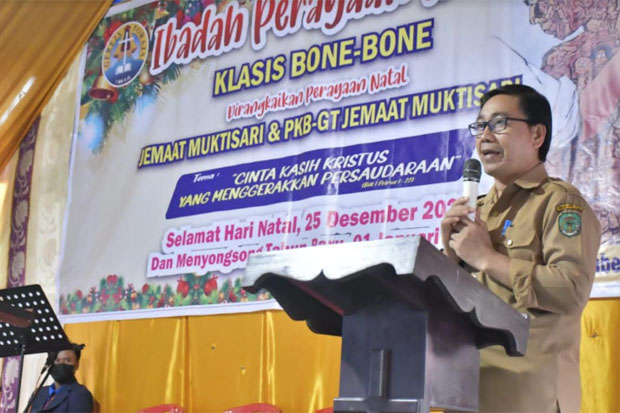 Hadiri Perayaan Natal...