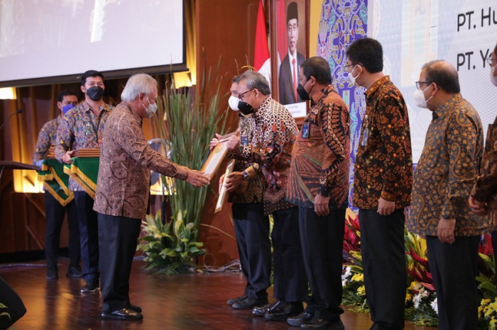 Waskita Karya Raih 3...
