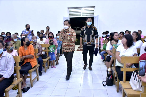 Hadiri Perayaan Natal,...