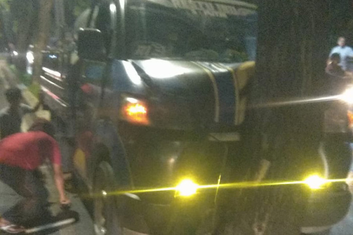 Tabrak Pohon di Bintaro,...