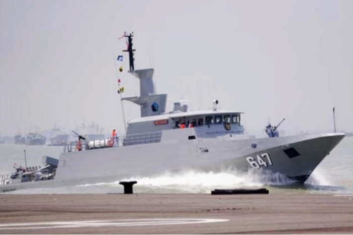 KRI Parang TNI AL Tarik...