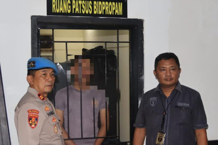 Lecehkan Wanita, Anggota...