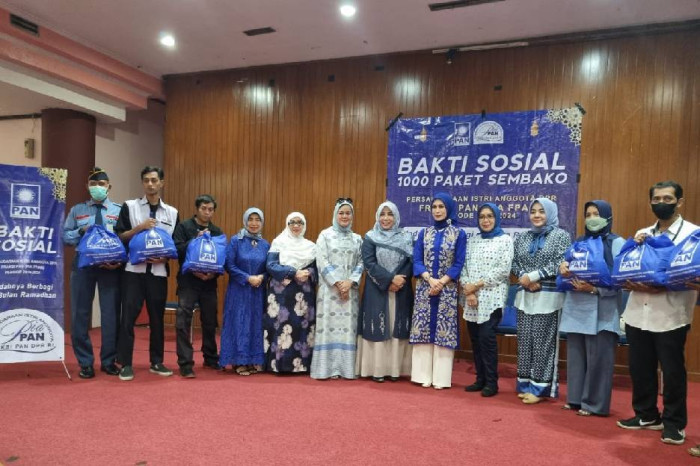 Bantu Pekerja di Gedung...