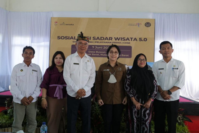 Aktivitas Pariwisata...
