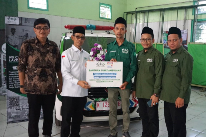 Lazisnu PBNU Serahkan...