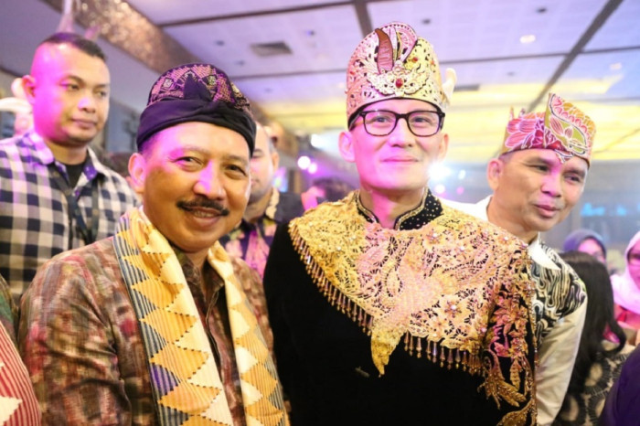 Kemenparekraf Pilih...