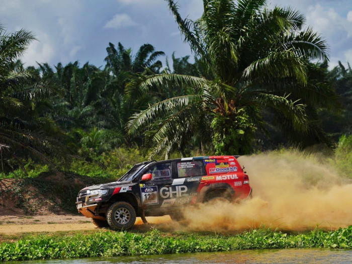 Land Cruiser 200 Tim...