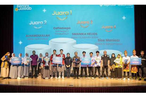 16 Ribuan Pelajar Indonesia...
