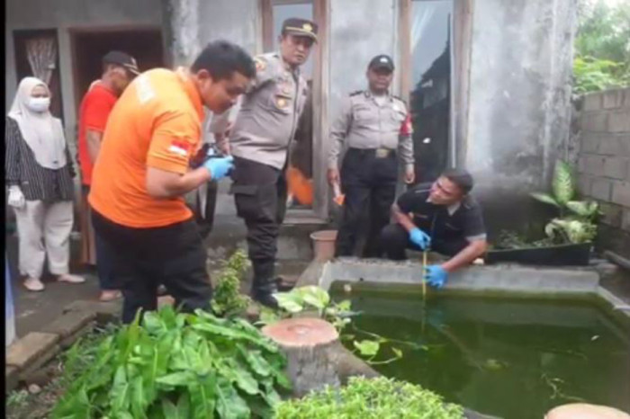 Orang Tua Tidur, Bayi...