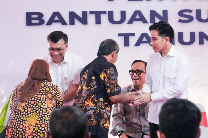 Kunjungi Jawa Tengah,...