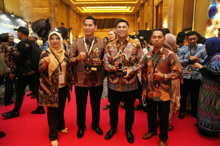 PGN Raih Penghargaan...