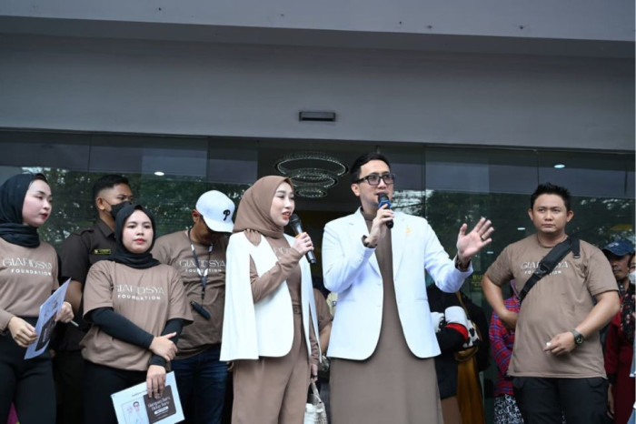 Dokter Reza Gladys Bantu...