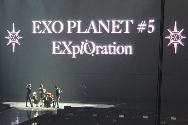 EXO Rilis Album Foto...