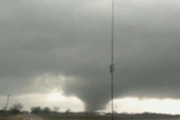 AS Diterjang 13 Tornado...
