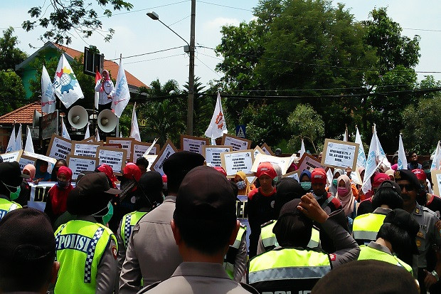 Dampak Wabah Corona,...