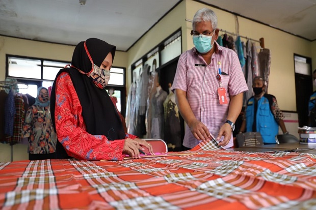 Bantu Lawan Corona,...
