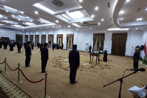 Pegawai Kecamatan dan...