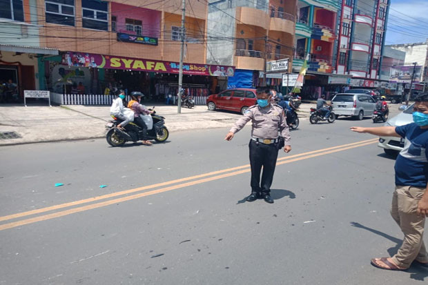 Beradu dengan Mobil,...