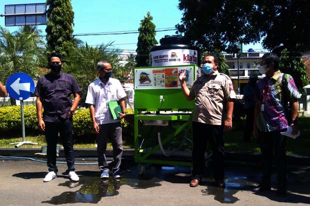Tekan Penyebaran Corona,...