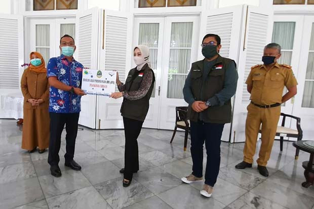Askrida Serahkan Bantuan...