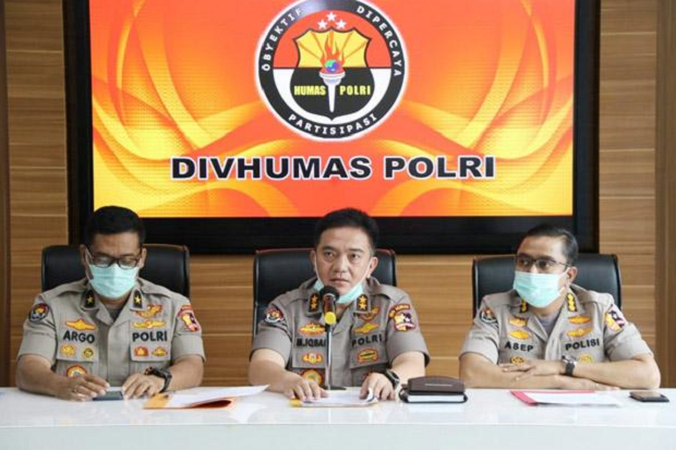 Polri Beri Bantuan Uang...