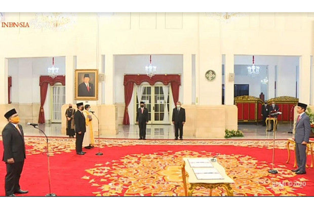 Presiden Lantik Politikus...