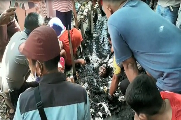 Upaya Warga Selamatkan...