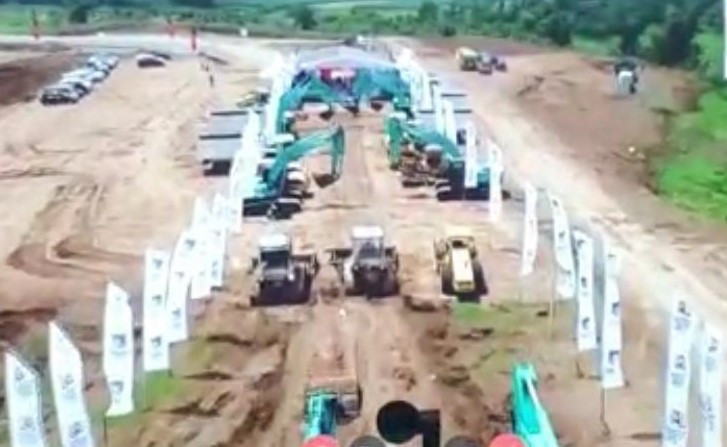 Pembangunan Bandara...