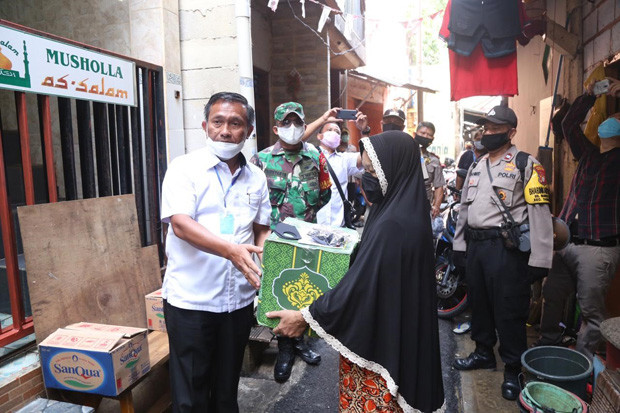 Polri Gelar Baksos Ringankan...