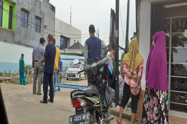 Pemblokiran Jalan oleh...