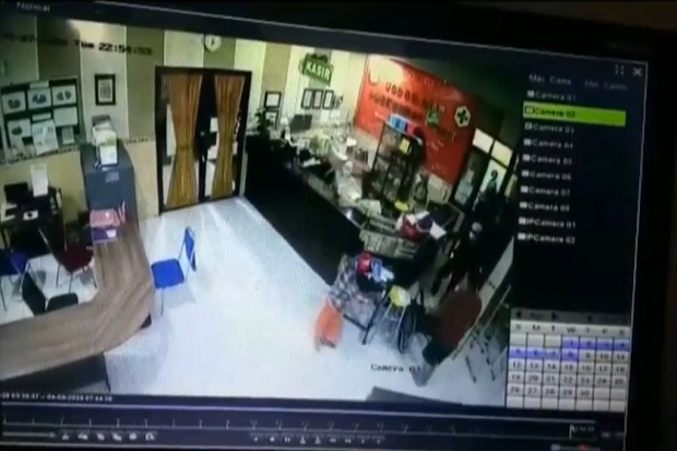 Kesal Pelayanan Buruk,...