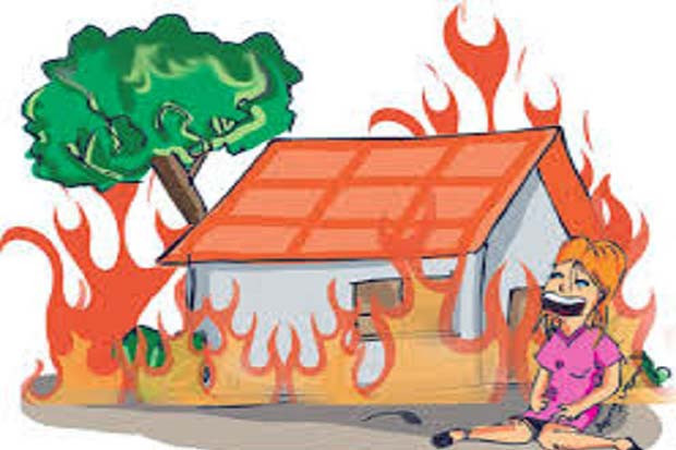 Rumah Terbakar saat...