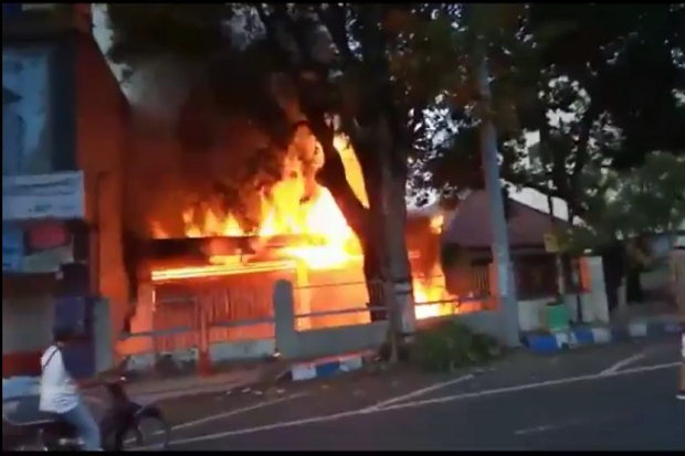 Pagi-pagi Si Jago Merah...