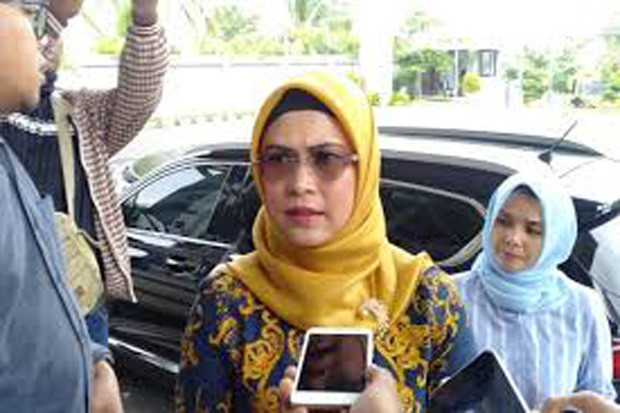 Nur Azizah Anak Wapres...