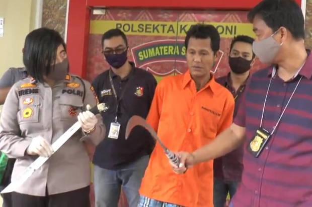 Bawa Celurit dan Pedang,...