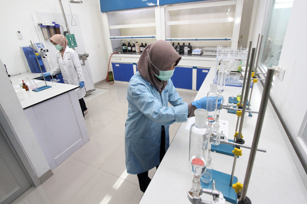 Senin, Lab Uji PCR Corona...