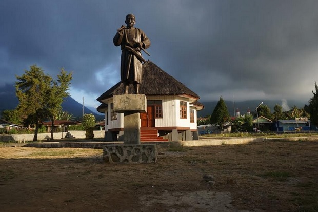 Motang Rua, Pahlawan...