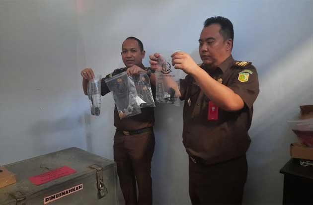 3 Tersangka Kasus Senpi...