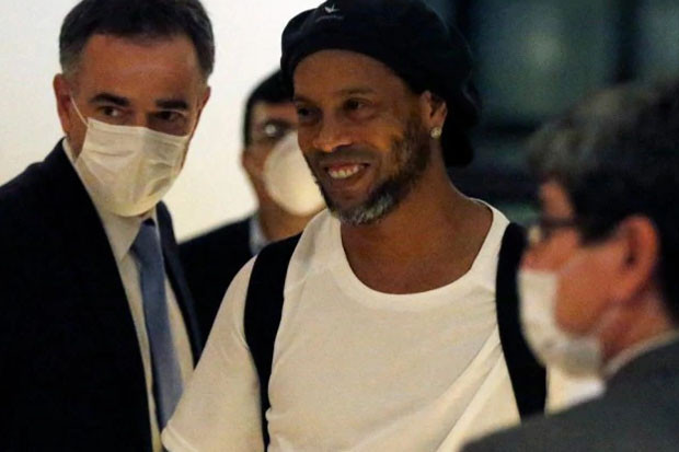 Ronaldinho Nikmati Sangkar...