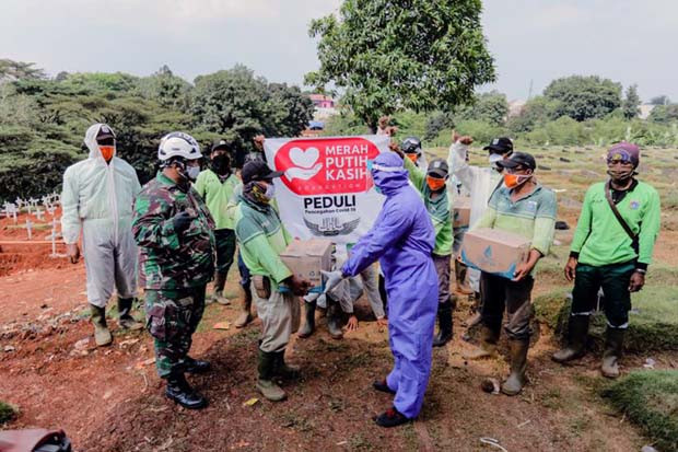 Penggali Makam TPU Pondok...