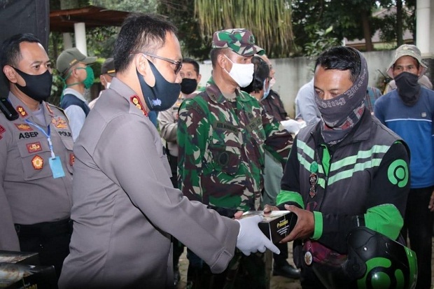 Dirikan Dapur Umum,...
