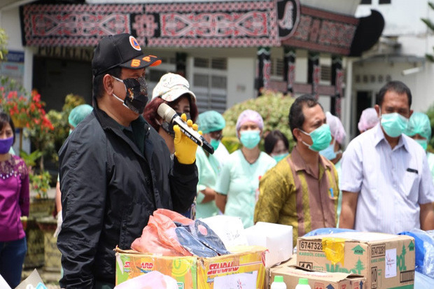 Bupati Dairi Serahkan...