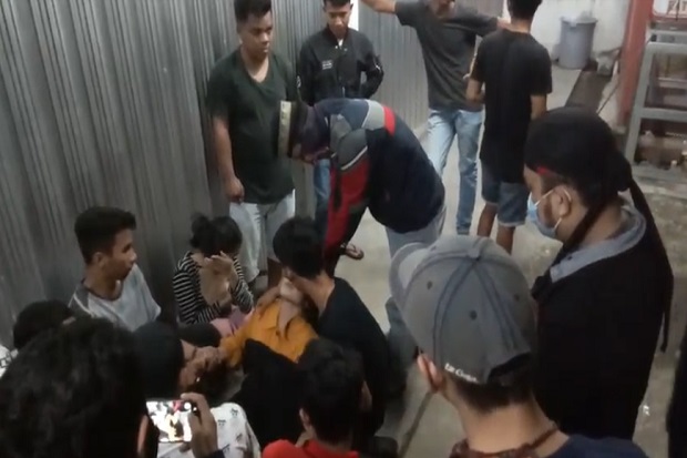 Gadis Cantik Tiba-tiba...