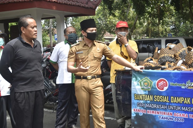 Lawan Corona, Guru Madrasah...