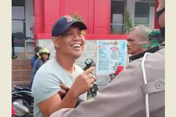 Usai Ribut dengan Petugas...