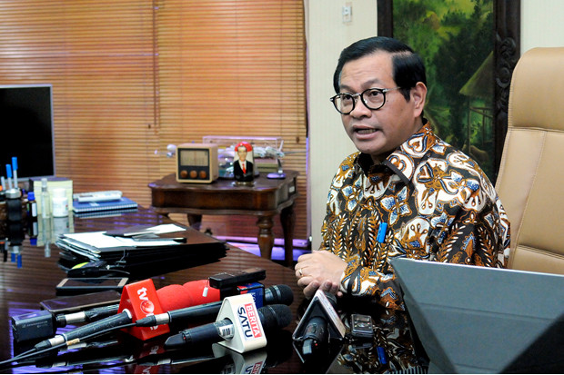 Belva Mundur, Istana...