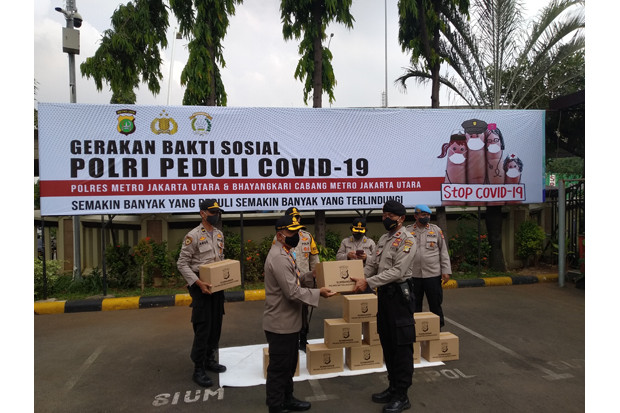 Polres Jakut Bagikan...