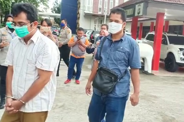 Kesal Istri Digoda,...